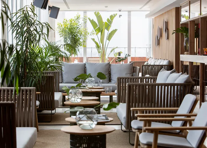 Me Madrid Reina Victoria By MeliaAlbergo